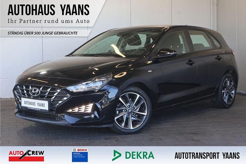 Schwarz Gebraucht 2023 Hyundai i30 Trend Limousine | 14.389 € (Guter Preis) - Bild 1/4