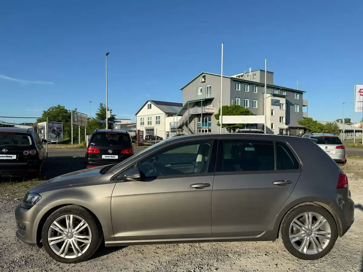 Gebraucht VW Golf VII Highline 140 PS (102 kW) 2013 Limestone grey metallic Kleinwagen
