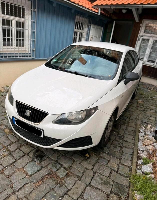 Weiß Gebraucht 2011 Seat Ibiza Kleinwagen | 2.900 € (Fairer Preis) - Bild 1/4