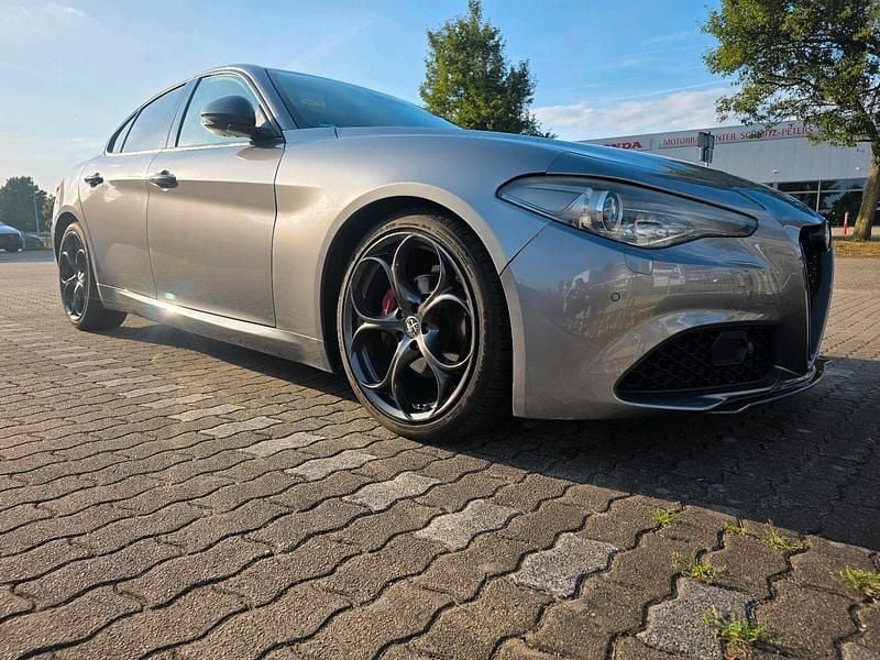 Grau Gebraucht 2016 Alfa Romeo Giulia Limousine | 18.000 € (Etwas zu teuer) - Bild 1/4
