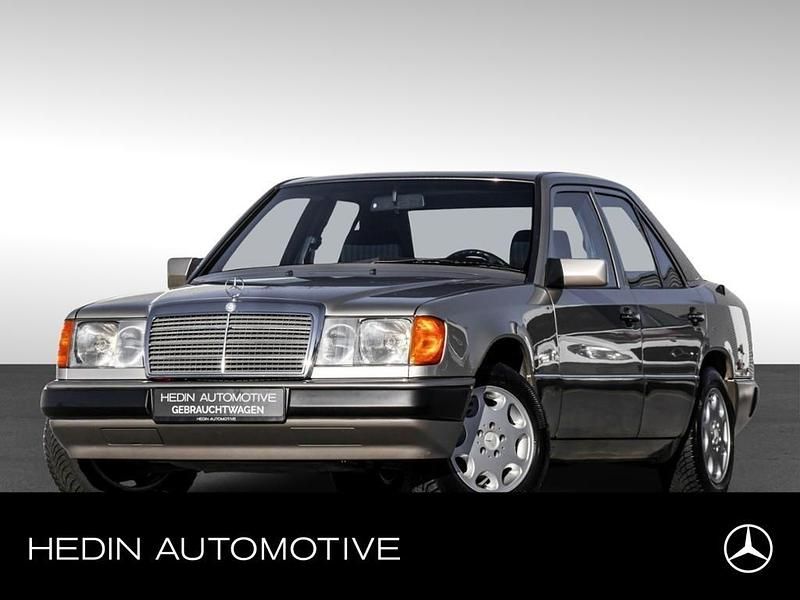 Silber Gebraucht 1991 Mercedes E200 Limousine | 9.500 € - Bild 1/4