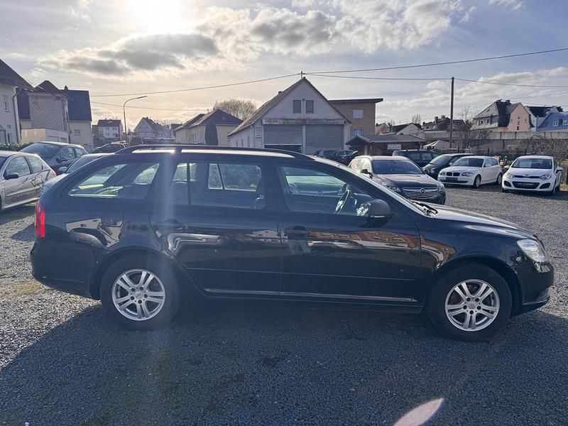 Gebraucht Skoda Octavia Classic 122 PS (89 kW) 2011 Schwarz Kombi