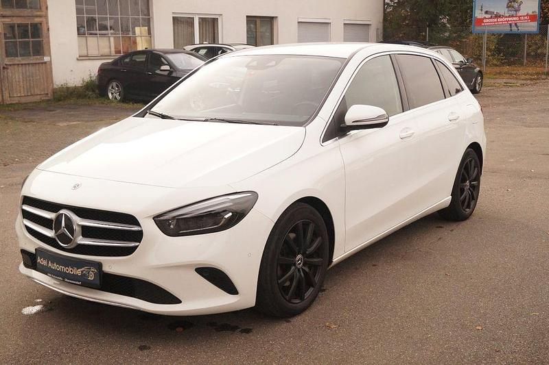 Weiß Gebraucht 2021 Mercedes B200 Progressive Van / Kleinbus | 22.999 € (Fairer Preis) - Bild 1/4