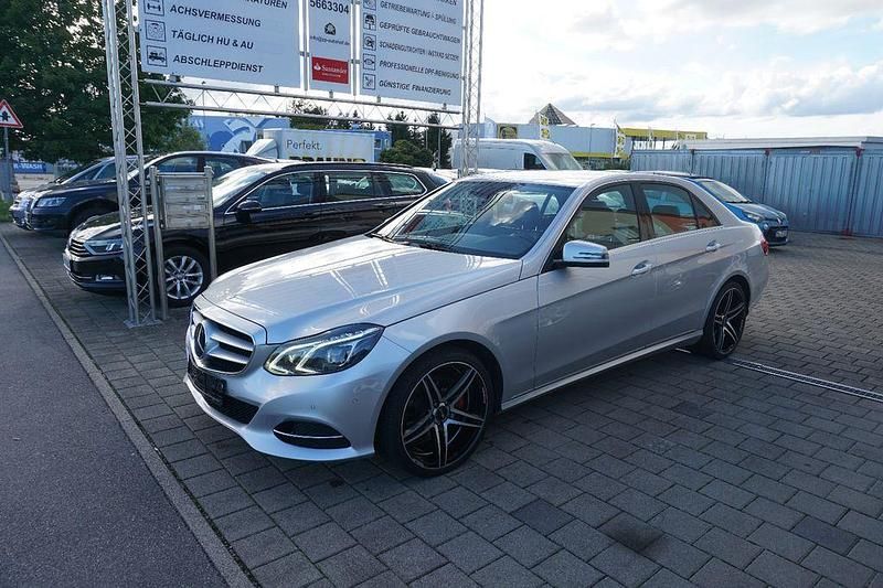 Silber Gebraucht 2014 Mercedes E250 Limousine | 10.900 € (Fairer Preis) - Bild 1/4