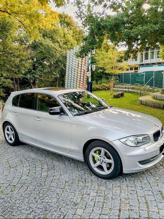 Gebraucht BMW 120 Lifestyle 177 PS (130 kW) 2010 Silber Kleinwagen
