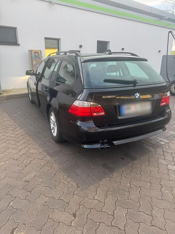 Gebraucht BMW 525 195 PS (143 kW) 2005 Schwarz Kombi