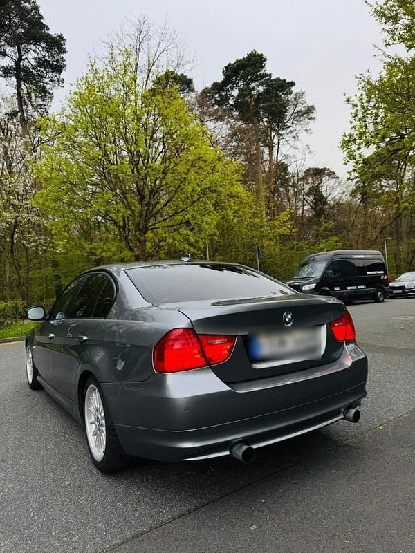 Gebraucht BMW 335 2010 Grau Limousine