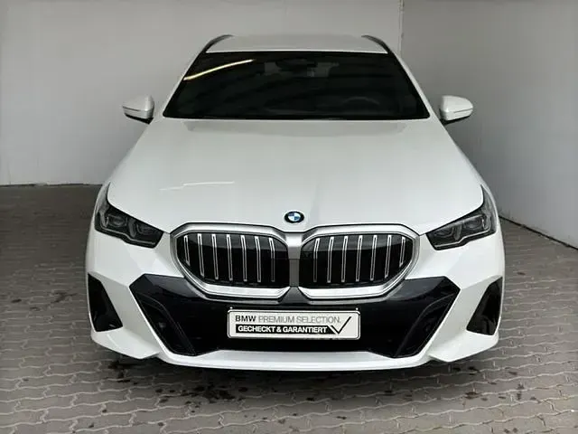 Gebraucht BMW 540 M Sport 286 PS (210 kW) 2025 Mineralweiss metallic Kombi