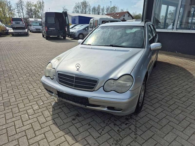 Second-hand Mercedes C200 Classic 116 CP (85 kW) 2002 Argintiu Break