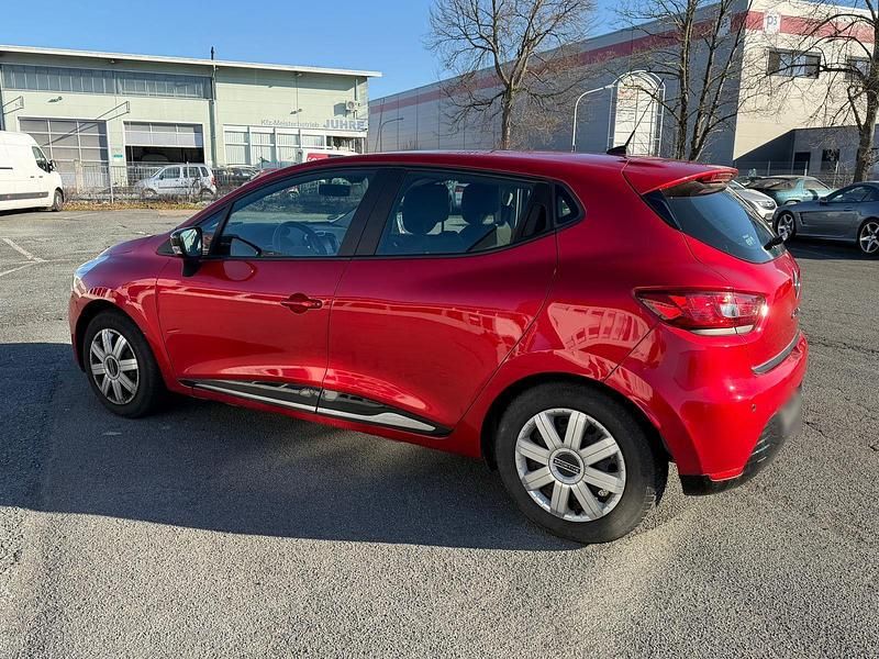 Second-hand Renault Clio IV Expression 75 CP (55 kW) 2013 Roșu Hatchback