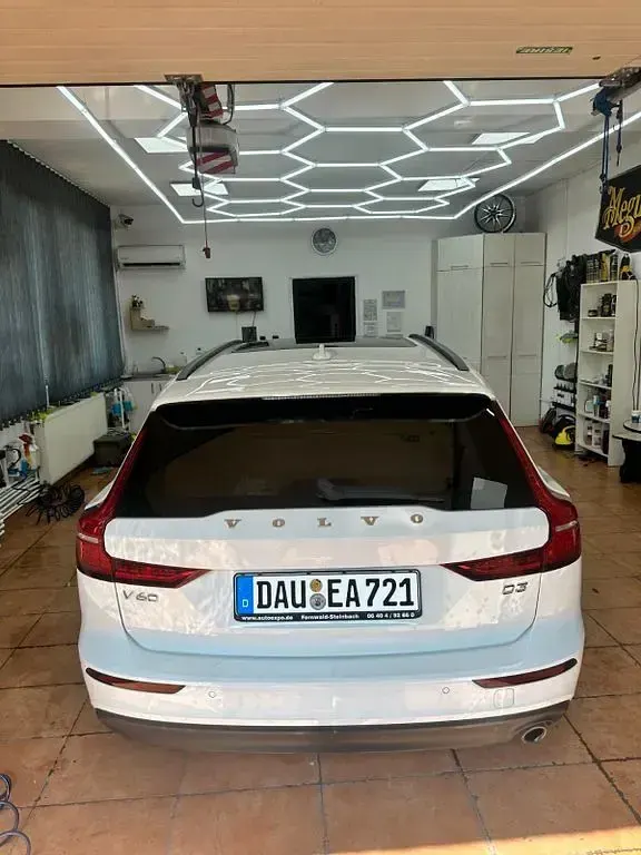 Gebraucht Volvo V60 Momentum 150 PS (110 kW) 2019 Weiß Kombi
