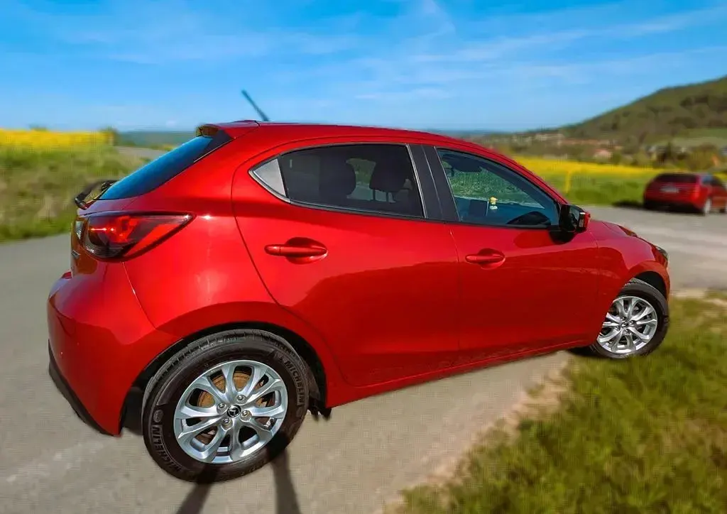 Gebraucht Mazda 2 Exclusive-Line 75 PS (55 kW) 2016 Rot Limousine
