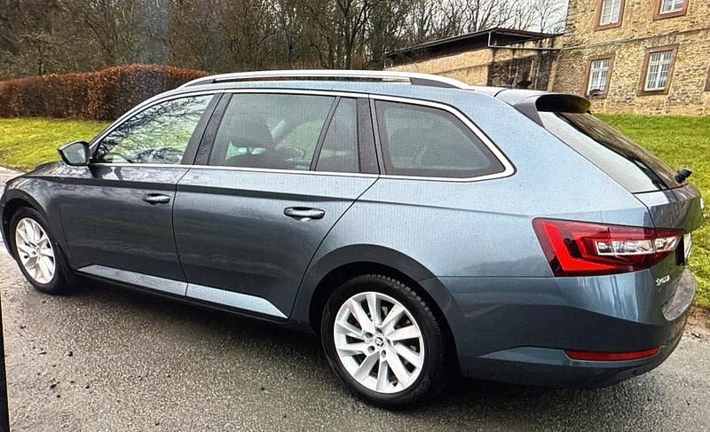Gebraucht Skoda Superb Style 190 PS (139 kW) 2017 Blau Kombi