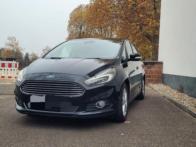 Schwarz Gebraucht 2017 Ford S-MAX Titanium Van / Kleinbus | 8.300 € (Fairer Preis) - Bild 1/4