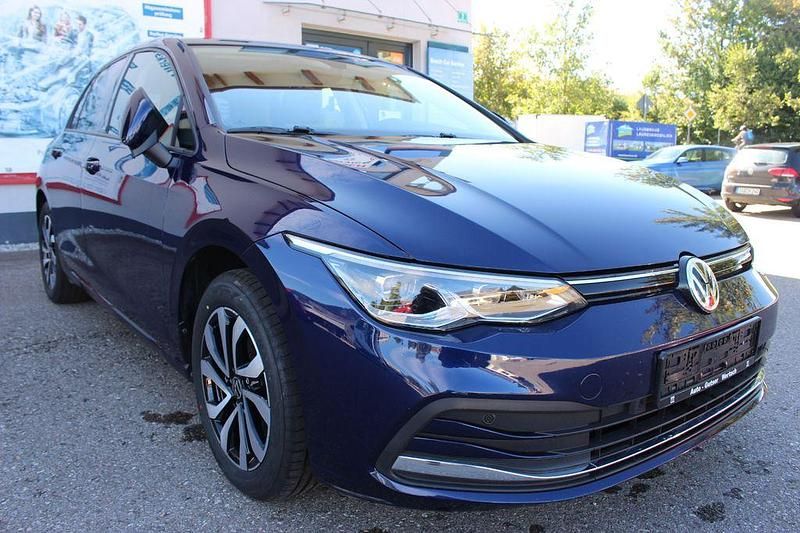 Blau Gebraucht 2022 VW Golf VIII Active Limousine | 22.900 € (Fairer Preis) - Bild 1/4