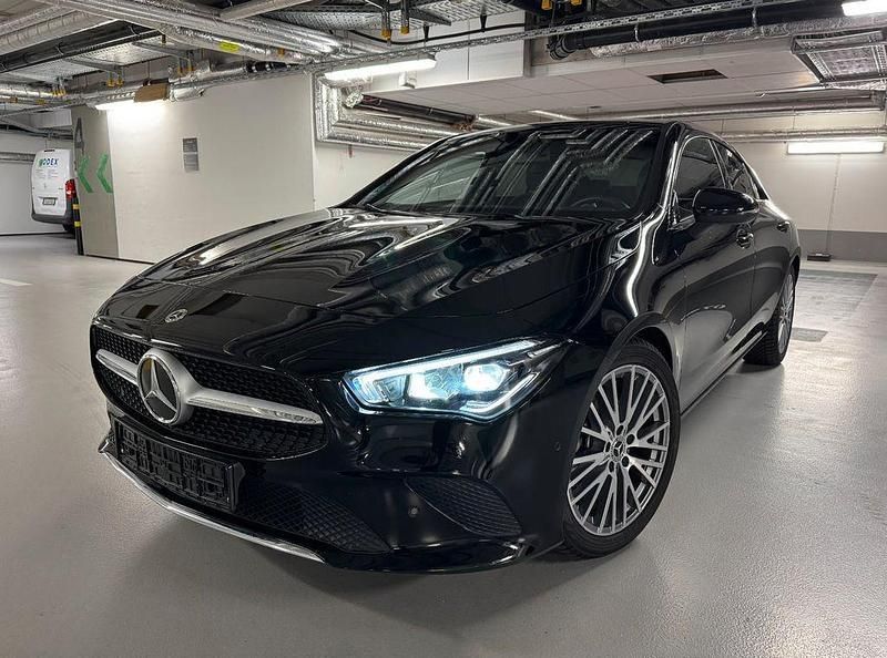 Schwarz Gebraucht 2022 Mercedes CLA180 Limousine | 24.900 € (Superpreis) - Bild 1/4