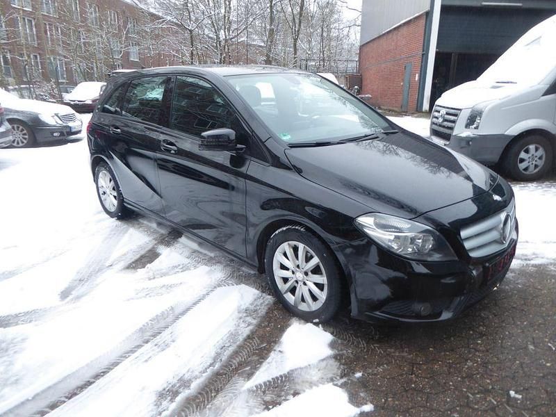 Gebraucht Mercedes B180 122 PS (89 kW) 2013 Schwarz Van / Kleinbus
