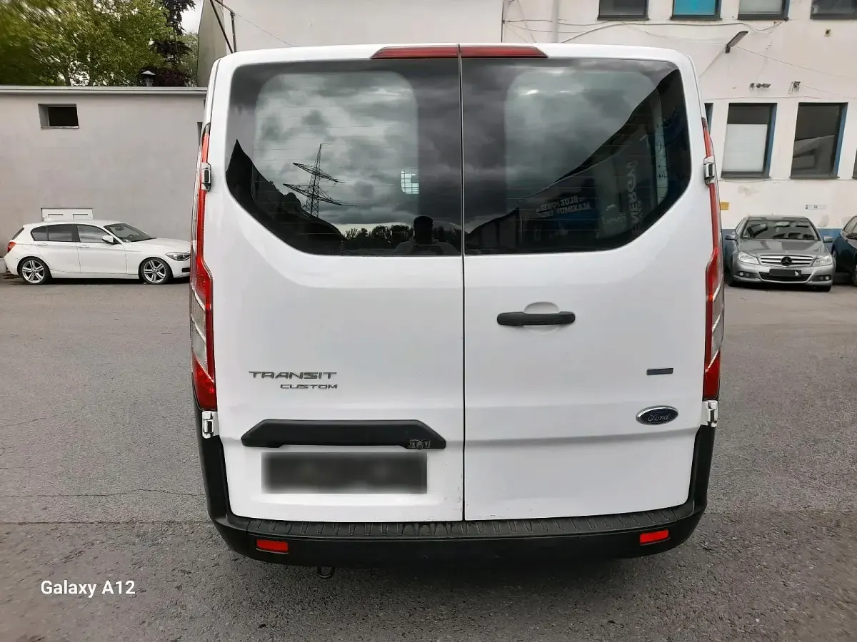 Używany Ford Transit Custom 105 KM (77 kW) 2018 Biały Minivan