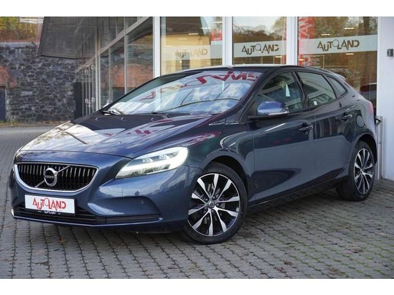 Denim blue metallic (metallic) Gebraucht 2019 Volvo V40 Momentum Limousine | 16.990 € (Fairer Preis) - Bild 1/4