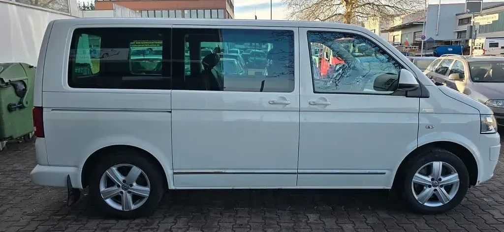 Gebraucht VW Multivan 179 PS (131 kW) 2013 Weiß Van / Kleinbus