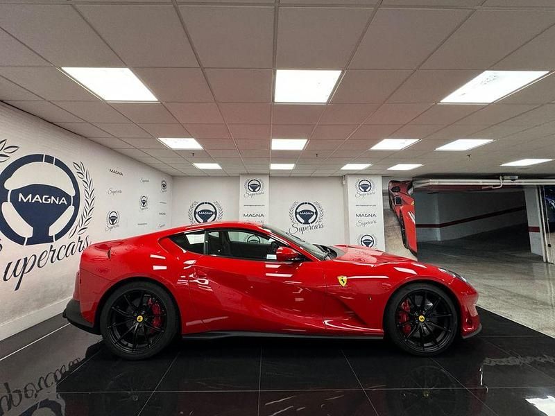 Gebraucht Ferrari 812 799 PS (587 kW) 2020 Rot