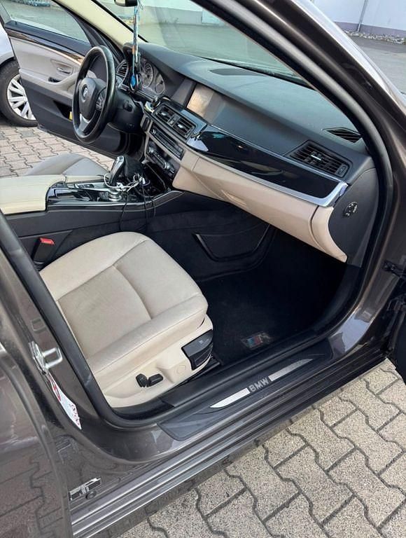 Gebraucht BMW 520 184 PS (135 kW) 2011 Braun Limousine