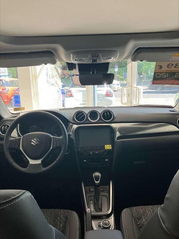 Gebraucht Suzuki Vitara Comfort+ 102 PS (75 kW) 2025 Silky silver metallic 2 Limousine