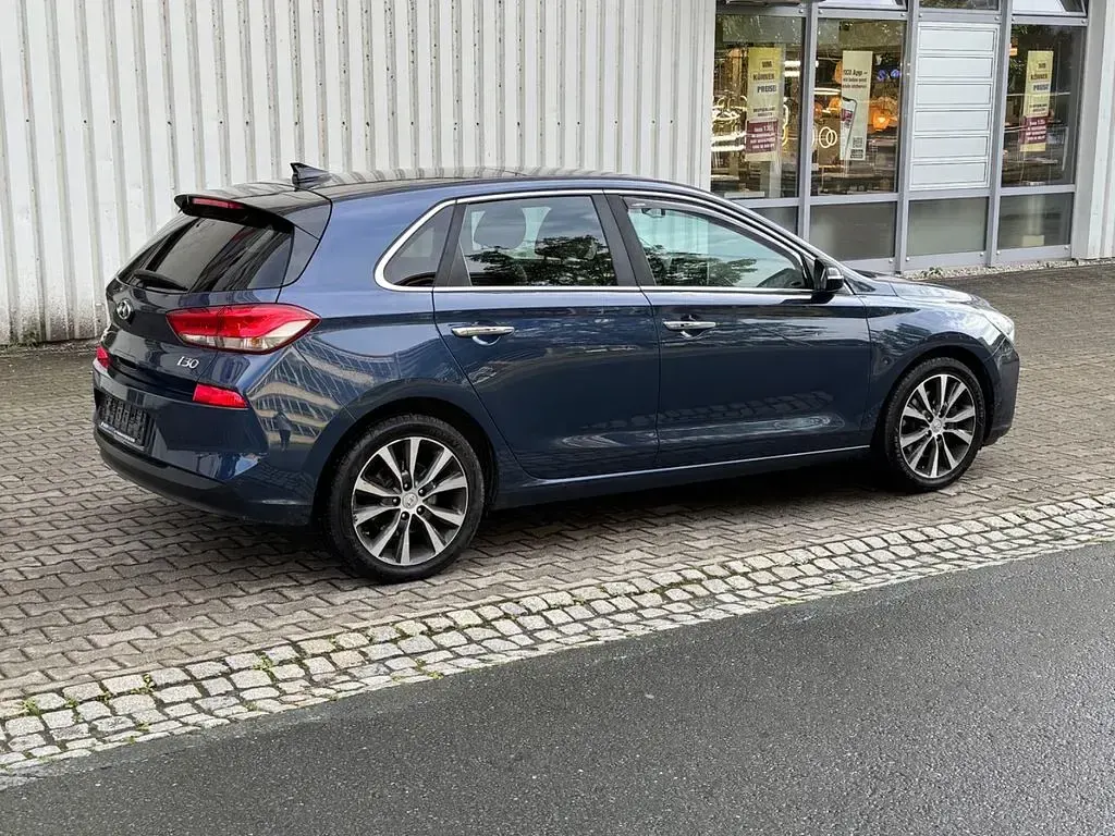 Gebraucht Hyundai i30 Premium 110 PS (80 kW) 2017 Limousine