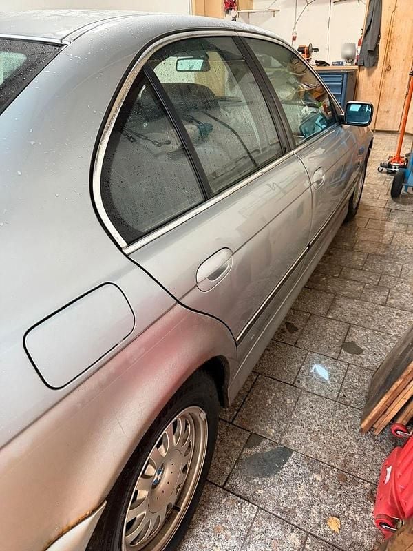 Gebraucht BMW 528 193 PS (141 kW) 1996 Silber Limousine