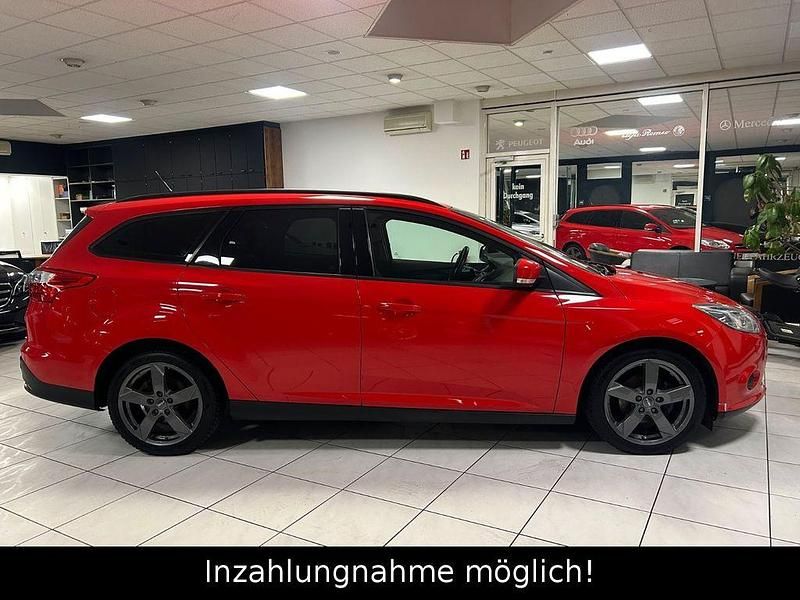 Gebraucht Ford Focus Trend 116 PS (85 kW) 2014 Rot Kombi