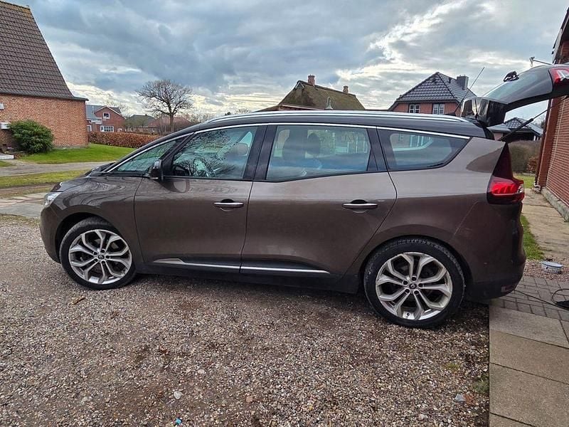 Gebraucht Renault Scénic IV 132 PS (97 kW) 2018 Braun Van / Kleinbus