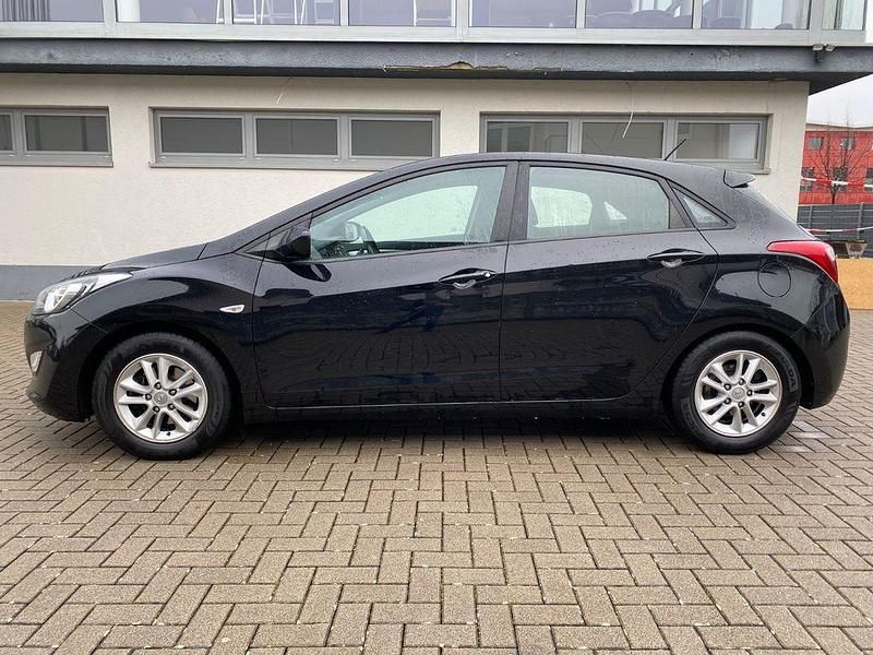 Gebraucht Hyundai i30 Edition 99 PS (72 kW) 2014 Schwarz Limousine