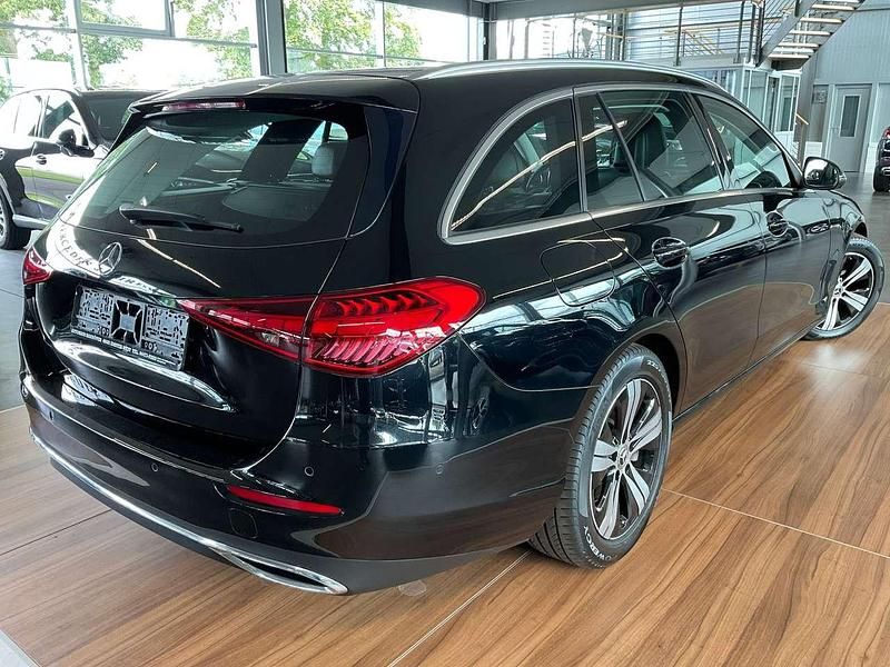 Gebraucht Mercedes C220 Avantgarde 200 PS (147 kW) 2022 Schwarz Kombi