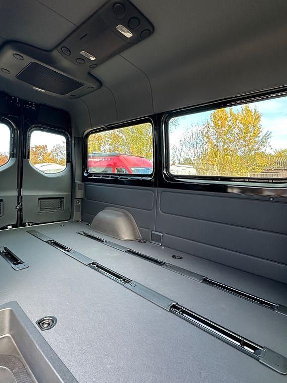 Neu Mercedes Sprinter 190 PS (139 kW) 2025 Schwarz Van