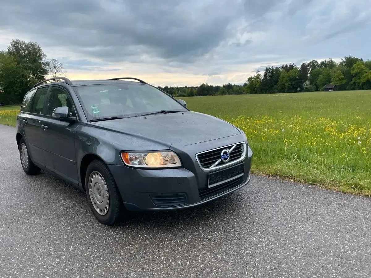 Gebraucht Volvo V50 145 PS (106 kW) 2010 Grau Kombi