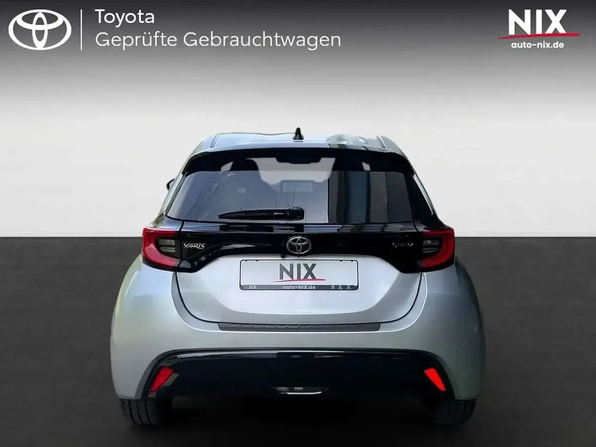 Neu Toyota Yaris Style 131 PS (96 kW) 2025 Silber Kleinwagen