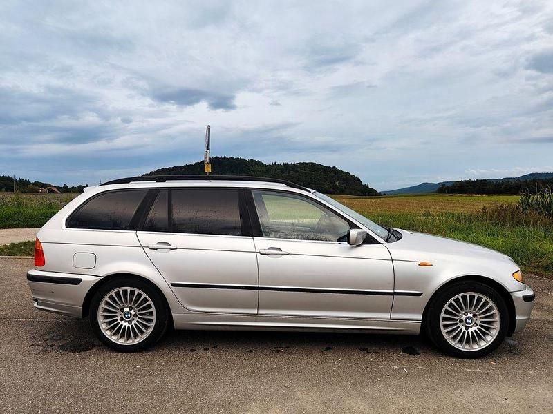 Silber Gebraucht 2002 BMW 320 Kombi | 2.300 € (Guter Preis) - Bild 1/4