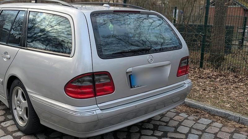 Gebraucht Mercedes E320 Avantgarde 197 PS (144 kW) 2002 Silber Kombi