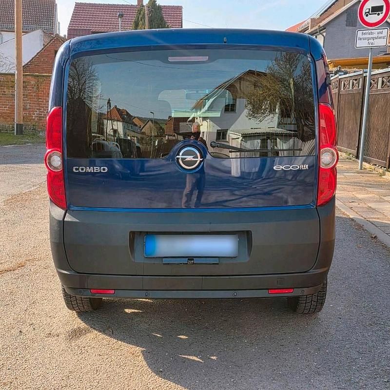 Second-hand Opel Combo 90 CP (66 kW) 2015 Albastru Monovolum