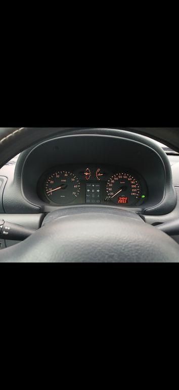 Gebraucht Renault Clio II 58 PS (42 kW) 2000 Grau Limousine