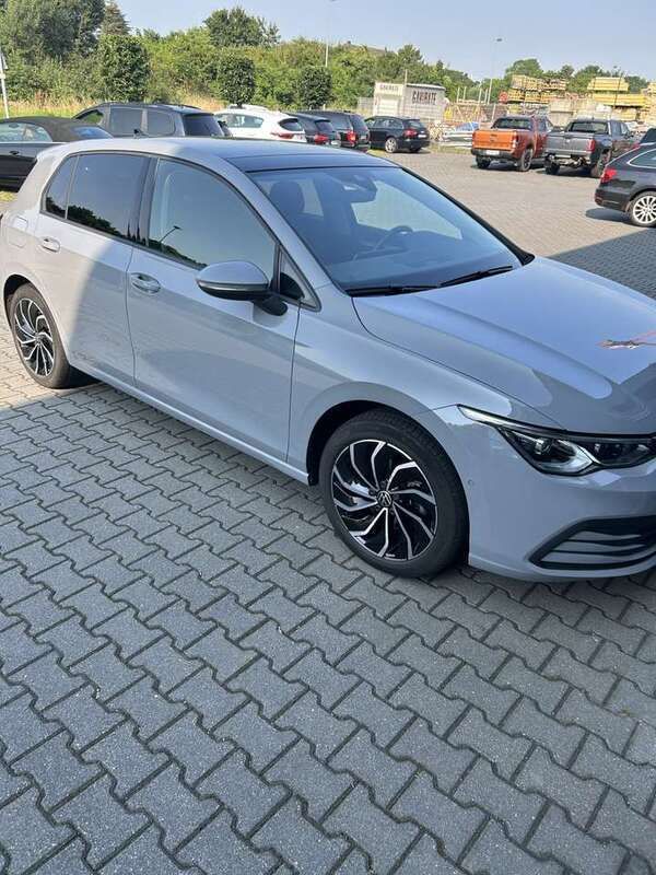 Grau Gebraucht 2020 VW Golf VIII Style Kleinwagen | 20.980 € (Superpreis) - Bild 1/4