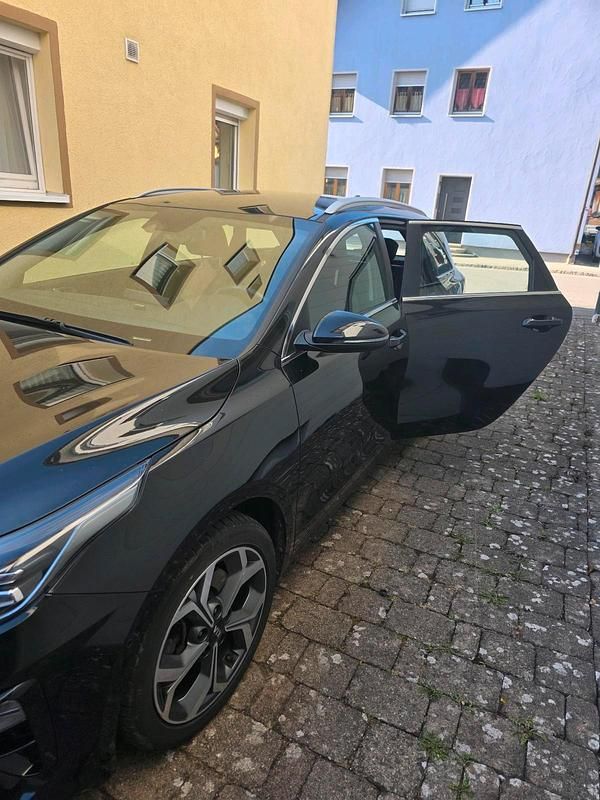 Gebraucht Kia Ceed 136 PS (100 kW) 2020 Schwarz Kleinwagen