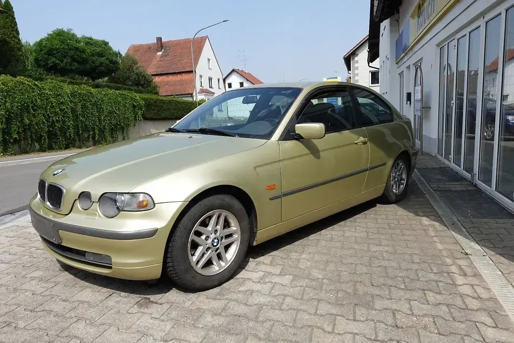 Gebraucht BMW 316 116 PS (85 kW) 2001 Gold Limousine