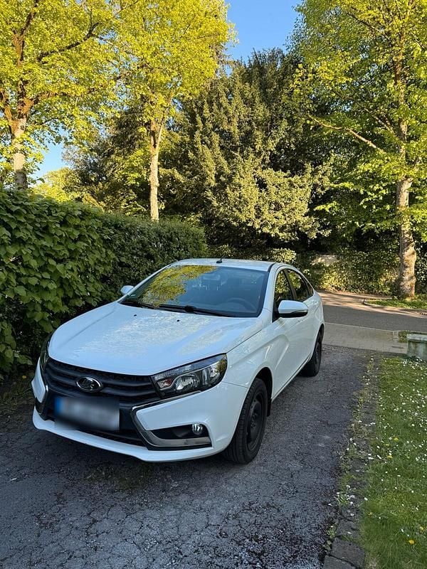Second-hand Lada Vesta 102 CP (75 kW) 2019 Alb Berlinǎ