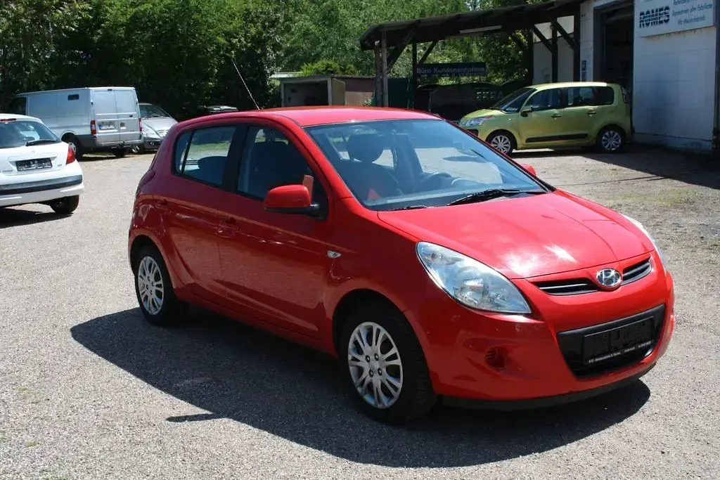 Gebraucht Hyundai i20 Comfort 77 PS (56 kW) 2009 Rot Kleinwagen