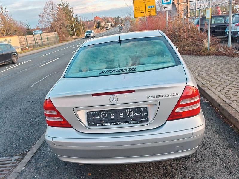 Gebraucht Mercedes C180 Classic 143 PS (105 kW) 2004 Silber Limousine