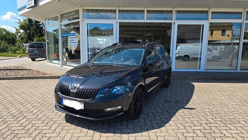Schwarz Gebraucht 2017 Skoda Octavia Ambition Kombi | 16.490 € (Etwas zu teuer) - Bild 1/4