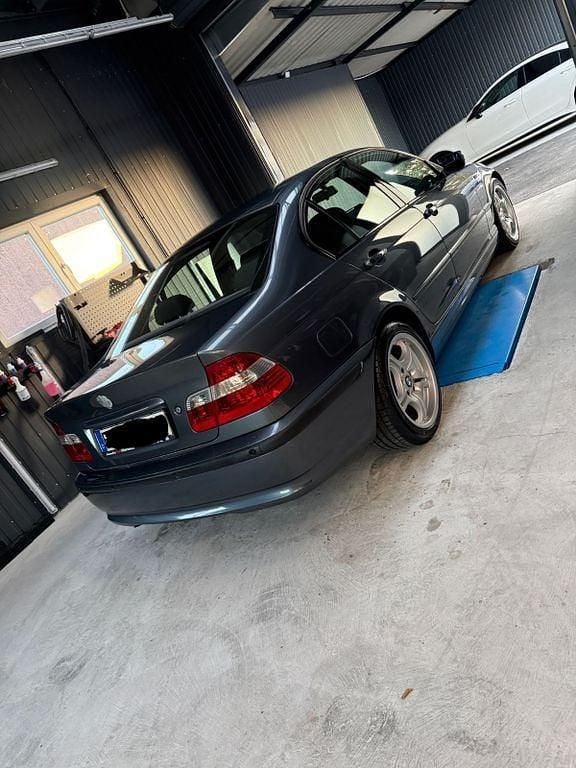 Gebraucht BMW 320 150 PS (110 kW) 2003 Grau Limousine