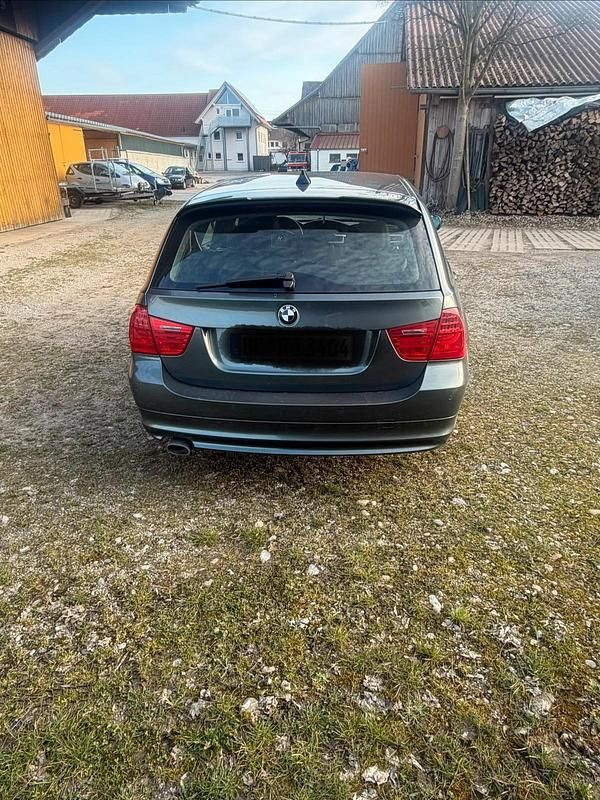 Gebraucht BMW 320 177 PS (130 kW) 2009 Grün Kombi