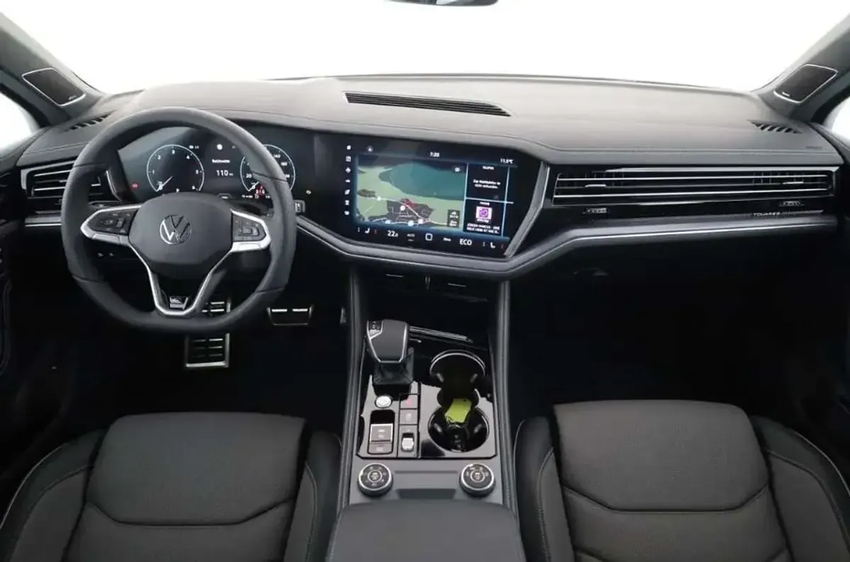 Gebraucht VW Touareg R-line 286 PS (210 kW) 2024 Sechura beige metallic SUV